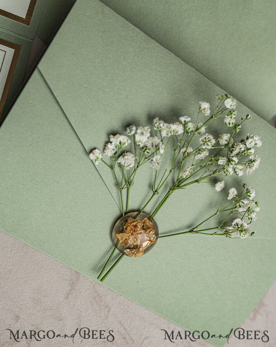 HOCHZEITS EINLADUNGEN 3-fach gefaltete Hochzeitseinladungen 3-fach Luxus Salbeigrüne Goldene Hochzeitseinladungen, Elegante Gartenhochzeitskarten, Baby Breath Bouquet Gypsophila Hochzeitseinladungen, Natürliche florale Hochzeitseinladung Suite
