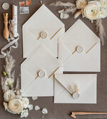 HOCHZEITS EINLADUNGEN Samtene Umschläge Elfenbeinfarbene Umschläge für Einladungen mit Samtfutter, handgefertigt in A7. Umschläge mit Samtfutter für Hochzeitskarten.5