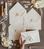 HOCHZEITS EINLADUNGEN Samtene Umschläge Elfenbeinfarbene Umschläge für Einladungen mit Samtfutter, handgefertigt in A7. Umschläge mit Samtfutter für Hochzeitskarten.5