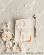 HOCHZEITS EINLADUNGEN moderne Kalligraphie / feine Kunst Feine Kunst Elfenbein Gold Hochzeitseinladung, Florale Hochzeitseinladung, Beigefarbene florale Einladungssuite, Kranz Monogram Hochzeitseinladungssuite, Gezackte Kanten Einladungen8