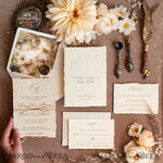 HOCHZEITS EINLADUNGEN moderne Kalligraphie / feine Kunst Präge-Ivory-Gold-Hochzeits Einladung, Florale Hochzeits Einladung, Toskana Italien Einladung Suite, Kranz Monogramm Hochzeits Einladung Suite, Deckle Edge Einladungen, Zerrissene Kante Hochzeits Einladungen golden, Fine Art Hochzeits Einladung Suite, Deckle Edge Papier14