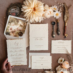 HOCHZEITS EINLADUNGEN moderne Kalligraphie / feine Kunst Präge-Ivory-Gold-Hochzeits Einladung, Florale Hochzeits Einladung, Toskana Italien Einladung Suite, Kranz Monogramm Hochzeits Einladung Suite, Deckle Edge Einladungen, Zerrissene Kante Hochzeits Einladungen golden, Fine Art Hochzeits Einladung Suite, Deckle Edge Papier14