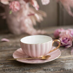 Geschenke zum Muttertag Muttertagsbox in Herzform Geschenkbox Herz für Mama mit Tasse, Kaffee, Tee, Schokolade, Rose & Grußkarte – stilvolles Muttertagsgeschenk, fertig verpackt und liebevoll gestaltet6