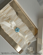 BRIDE bolero, robes, garter Geschenkidee für die Braut Strumpfband Elegantes Strumpfband für die Braut – Geschenkbox mit „Etwas Blauem“ und Grußkarte5