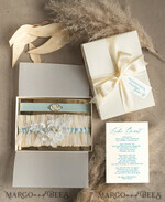 BRIDE bolero, robes, garter Geschenkidee für die Braut Strumpfband Elegantes Braut-Strumpfband-Set mit blauer Spitze, Initialenband und Grußkarte in Geschenkbox6