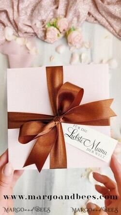 Geschenke zum Muttertag Grußkarten für Mama Holzkarte mit Herz in Geschenkbox – Muttertagsgeschenk mit Widmung, Blumen & Wachssiegel3